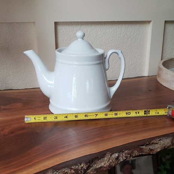Elegant White Porcelain Teapot - Picture 6 of 6
